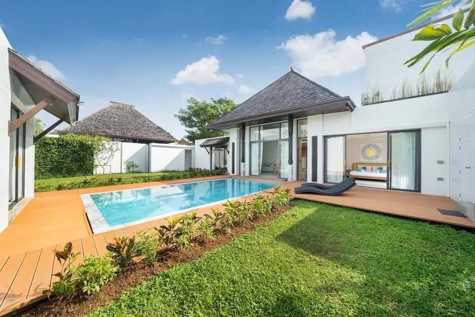 Villa avec piscine 3 chambres rénovée à Mono Villas Bangtao – Emplacement de choix — Photo 1