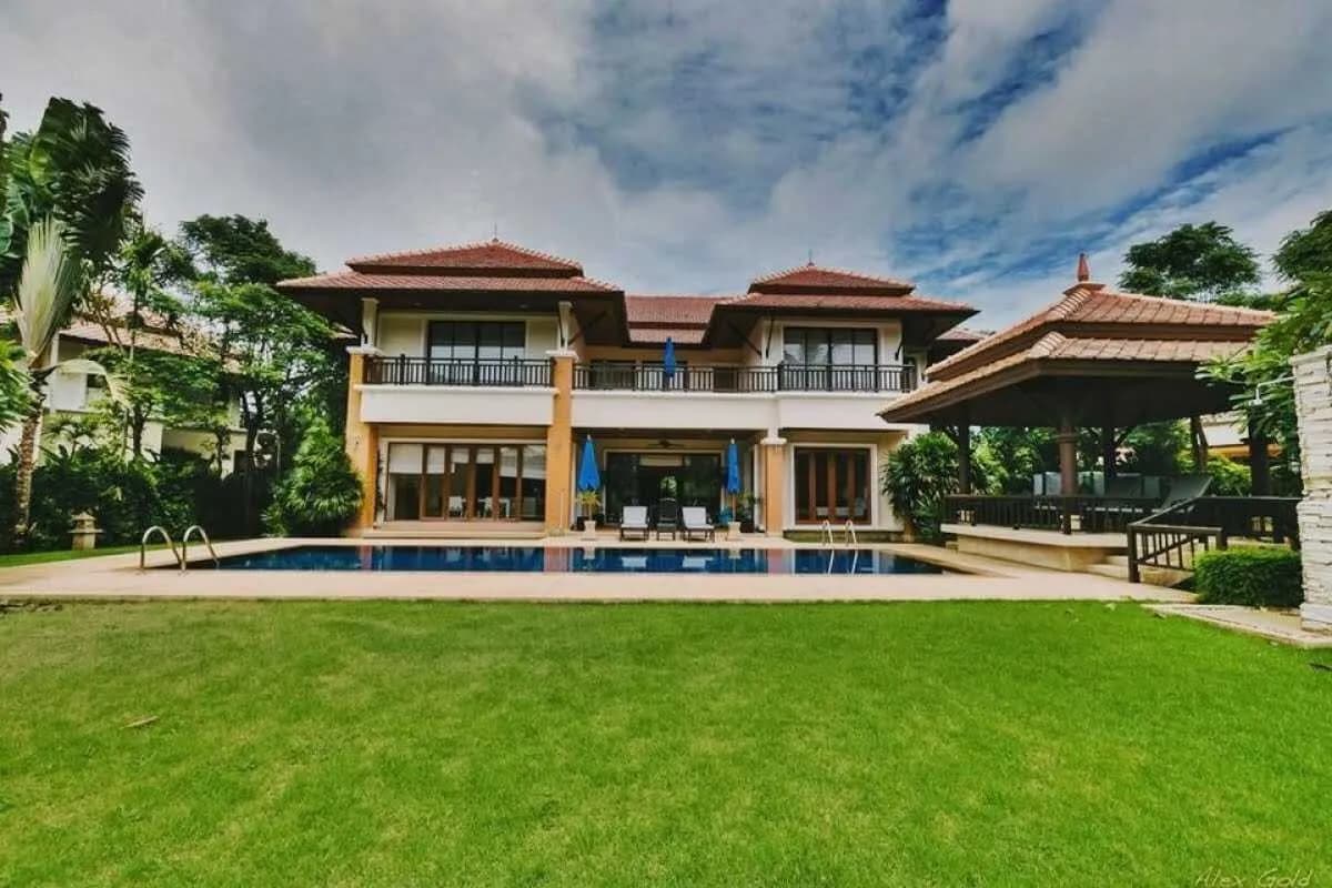 Belle villa avec piscine 4 chambres à louer à Choeng Thale, Phuket — Miniature 9