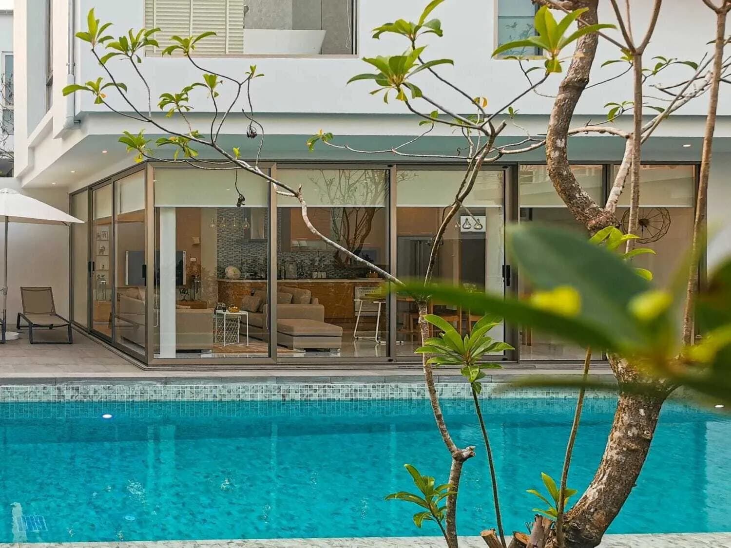 Villa moderne avec piscine 4 chambres à louer à Choeng Thale, Phuket — Miniature 9