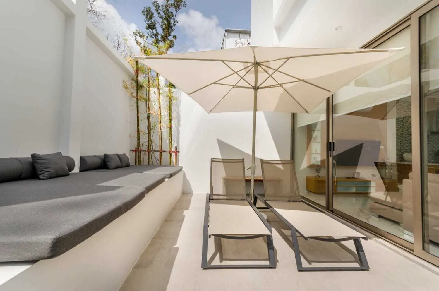 Villa moderne avec piscine 4 chambres à louer à Choeng Thale, Phuket — Miniature 12