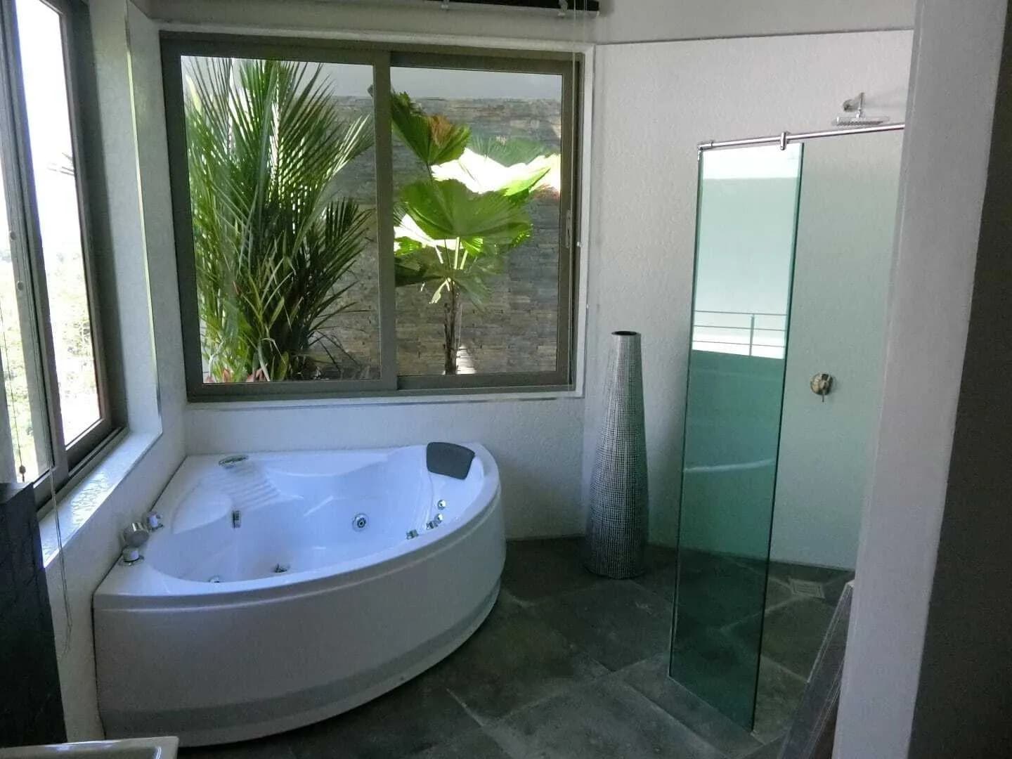 Villa avec piscine 4 chambres vue mer à vendre à Yamu Hills — Miniature 4