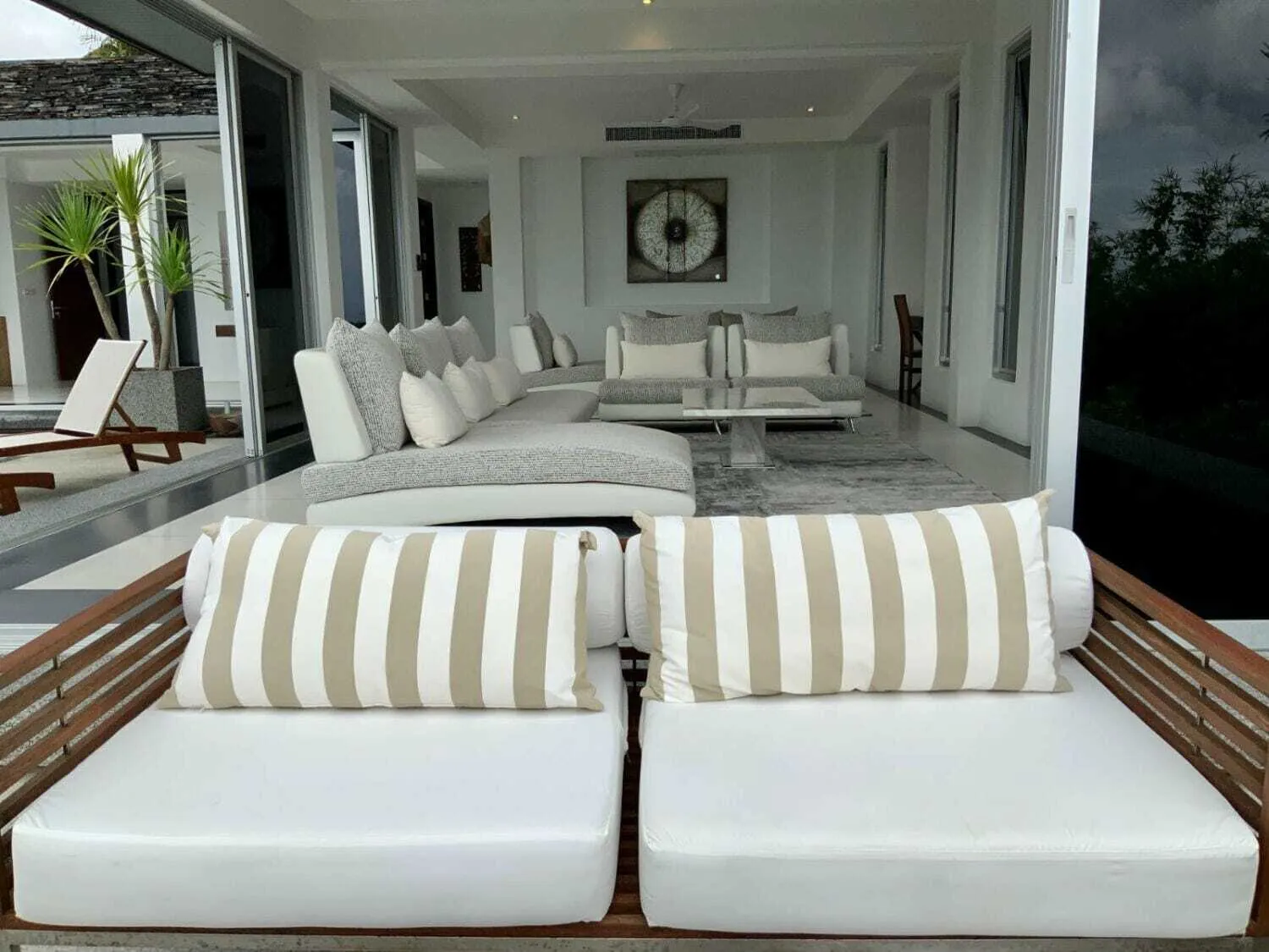 Villa de luxe avec piscine privée 4 chambres à vendre dans le secteur de Laguna — Miniature 10