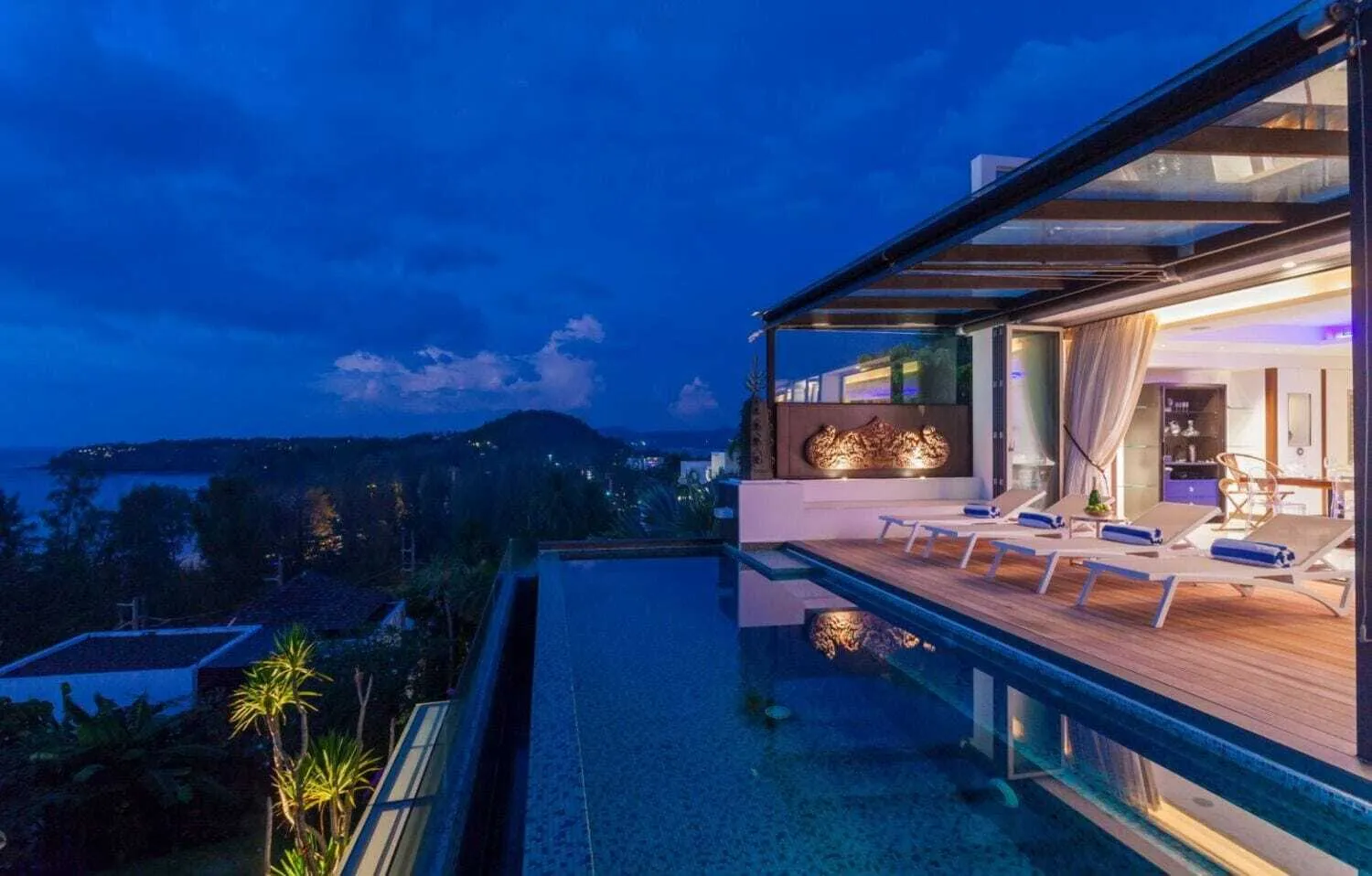 Vue mer – Villa 3 chambres avec piscine privée à louer à Surin — Miniature 11