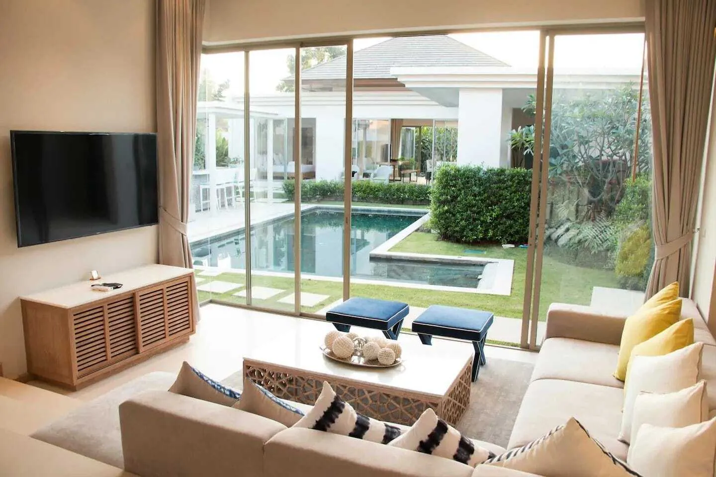 Trichada – Villa 6 chambres avec piscine privée à louer en courte durée — Miniature 19