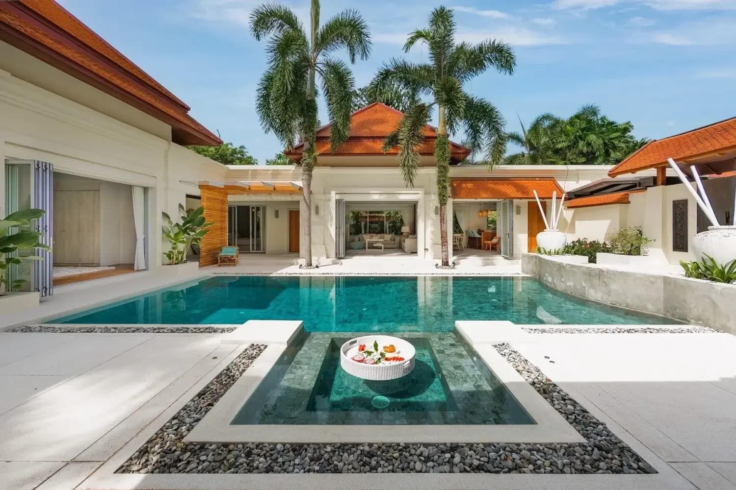 Villa privée avec piscine 5 chambres à la revente à Cherngtalay, Phuket