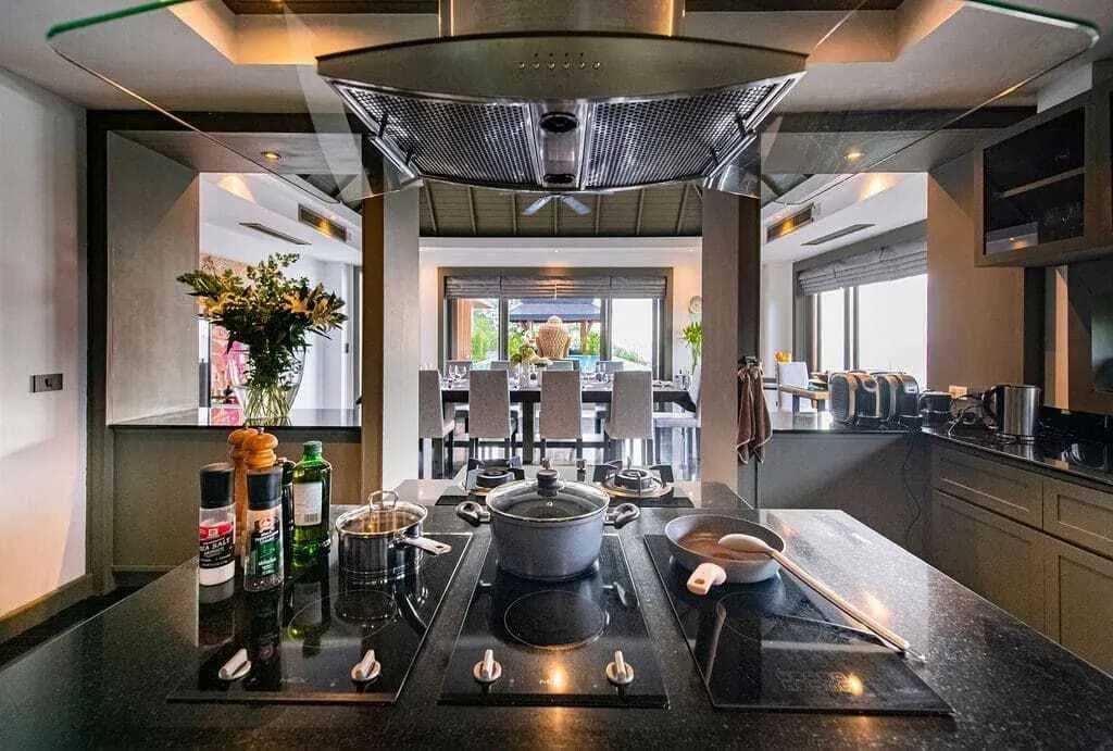 Superbe villa vue mer 10 chambres avec piscine privée à louer à Surin — Miniature 11
