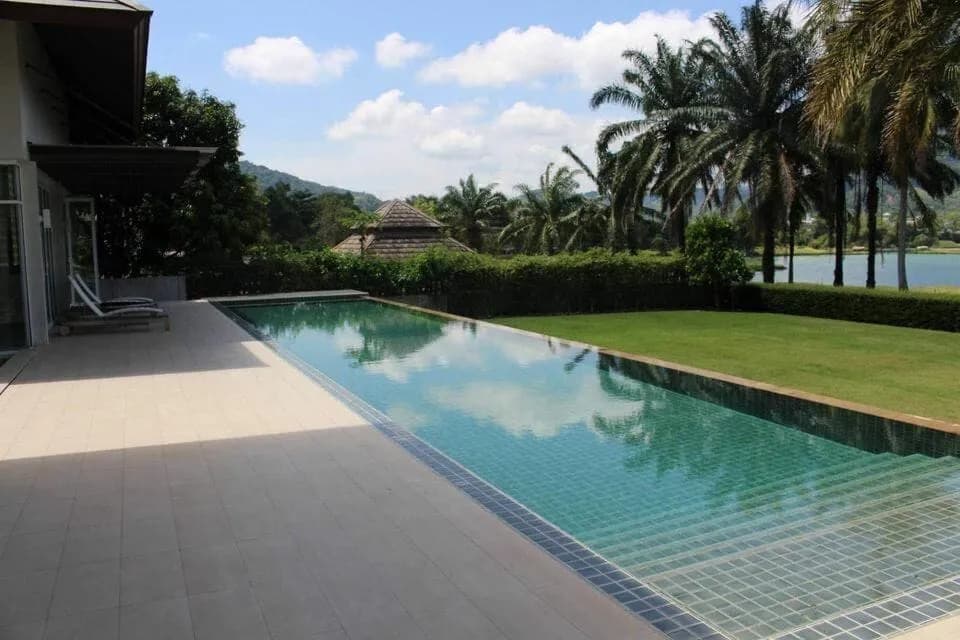 Villa 4 chambres avec grand jardin et piscine privée à louer à Kathu — Miniature 5