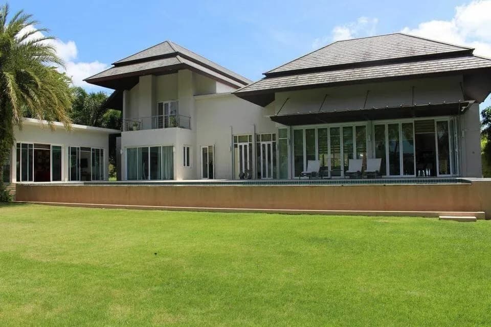 Villa 4 chambres avec grand jardin et piscine privée à louer à Kathu — Miniature 7