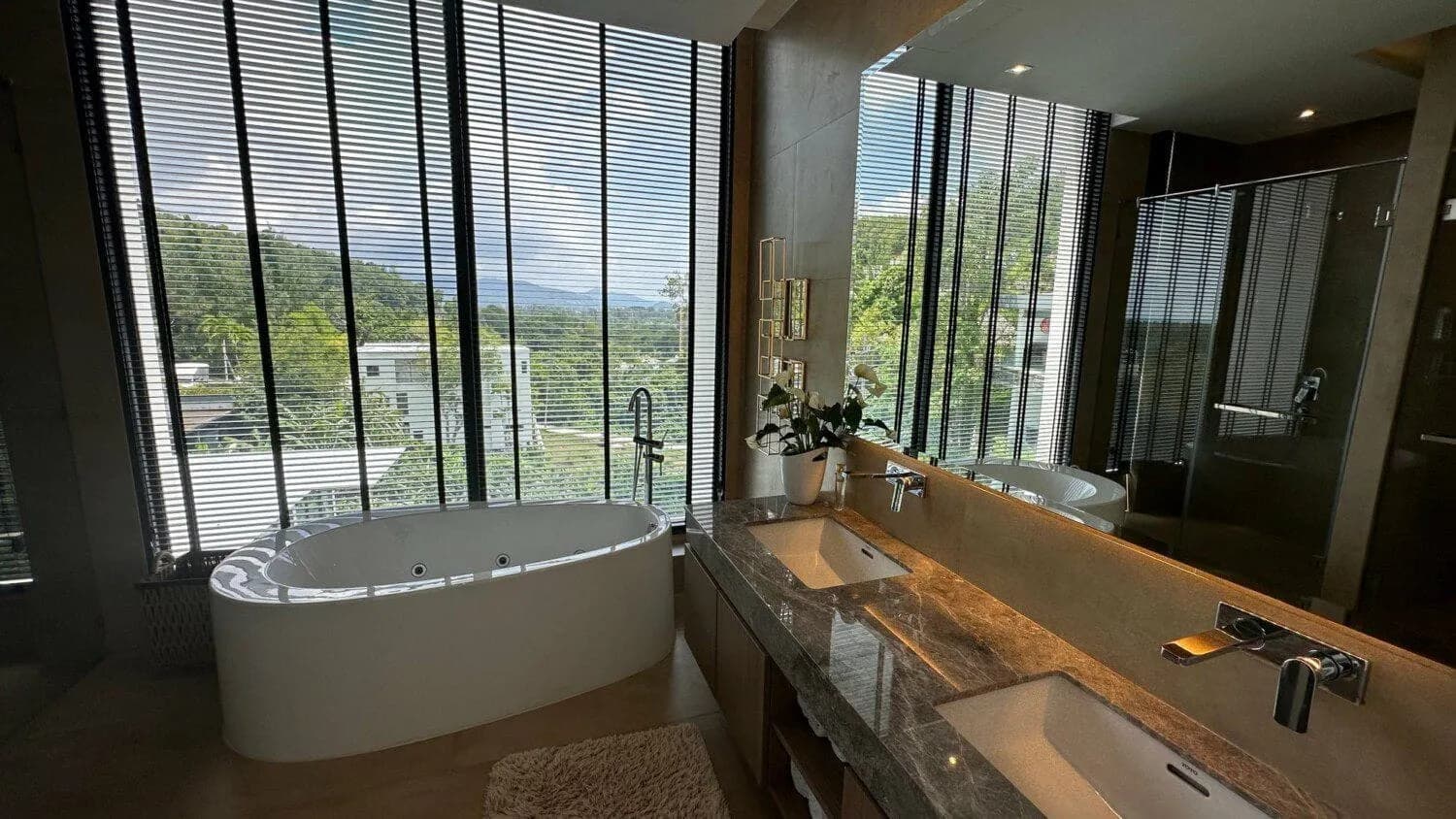 Luxueuse villa avec piscine privée 6 chambres vue mer à vendre à Layan — Miniature 17