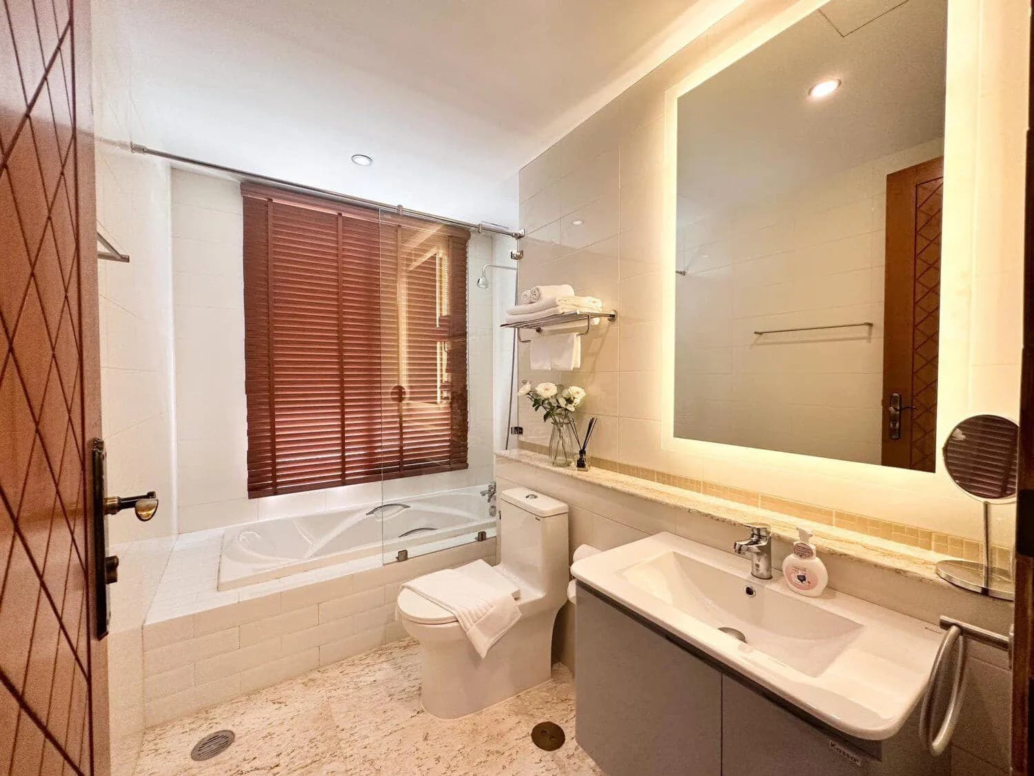 Superbe villa avec piscine 4 chambres à louer, Cape Panwa, Phuket — Miniature 25