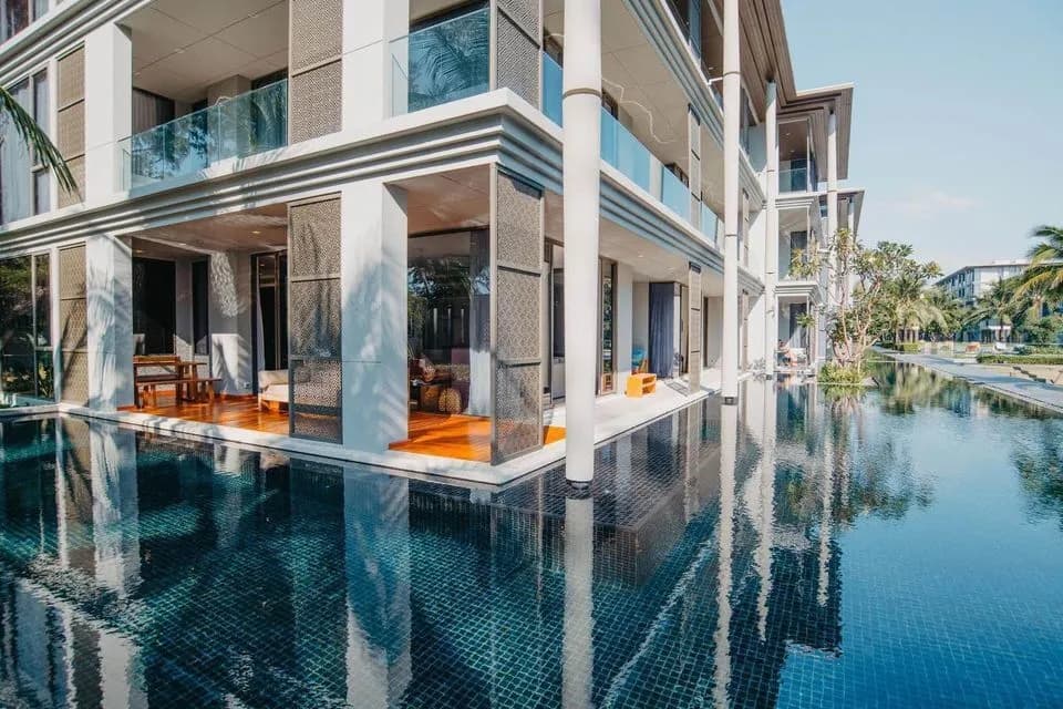 Penthouse en front de plage 3 chambres à vendre – à Mai Khao, Phuket — Miniature 4