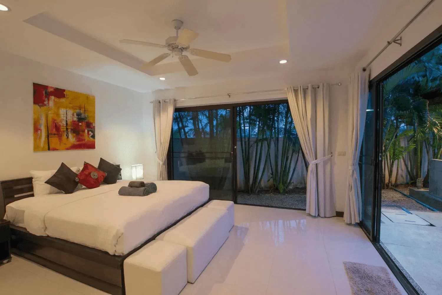 Villa avec piscine privée 3 chambres à vendre à Rawai, Phuket, terrain de 600 m² — Miniature 2