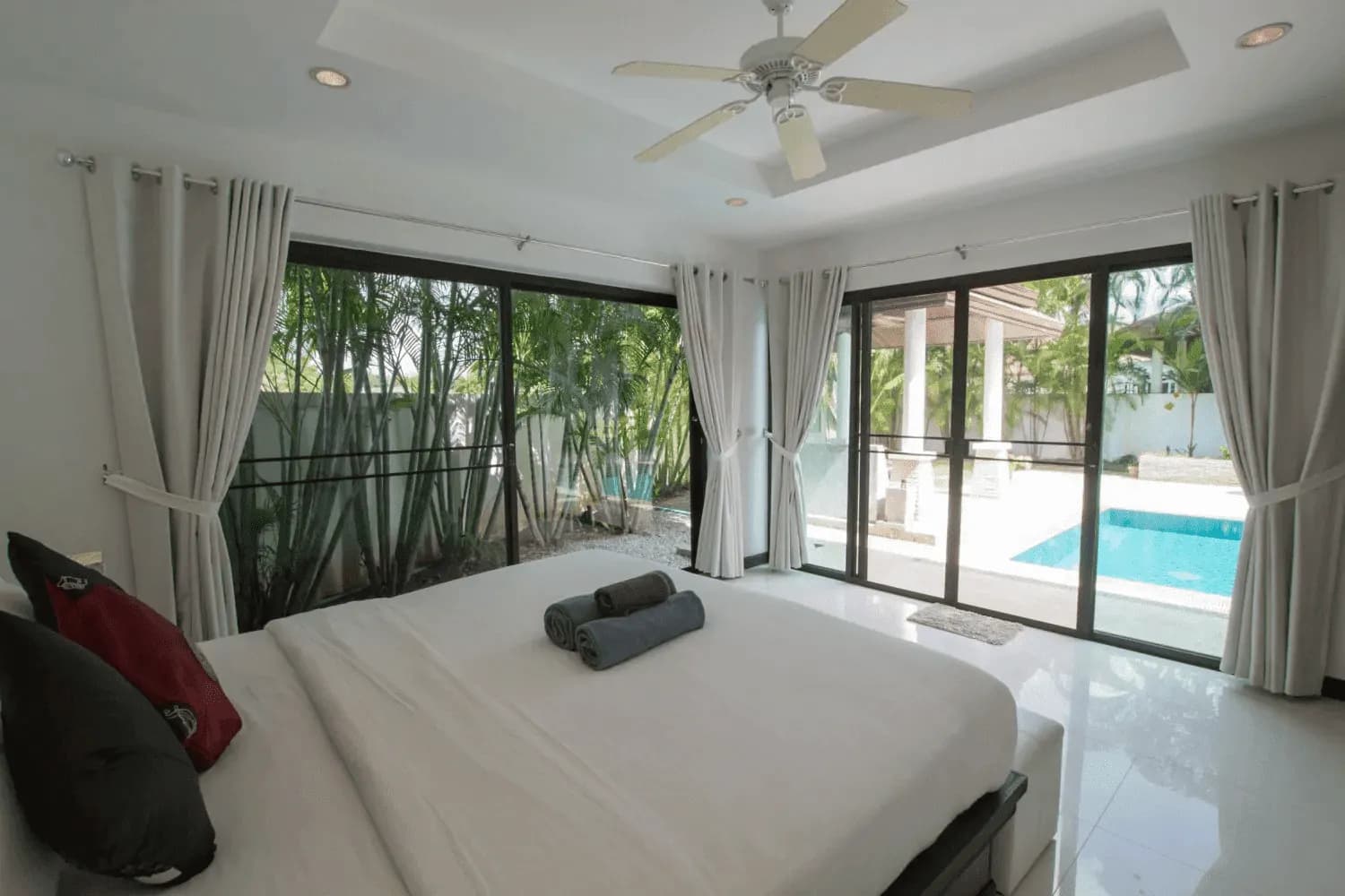 Villa avec piscine privée 3 chambres à vendre à Rawai, Phuket, terrain de 600 m² — Miniature 3