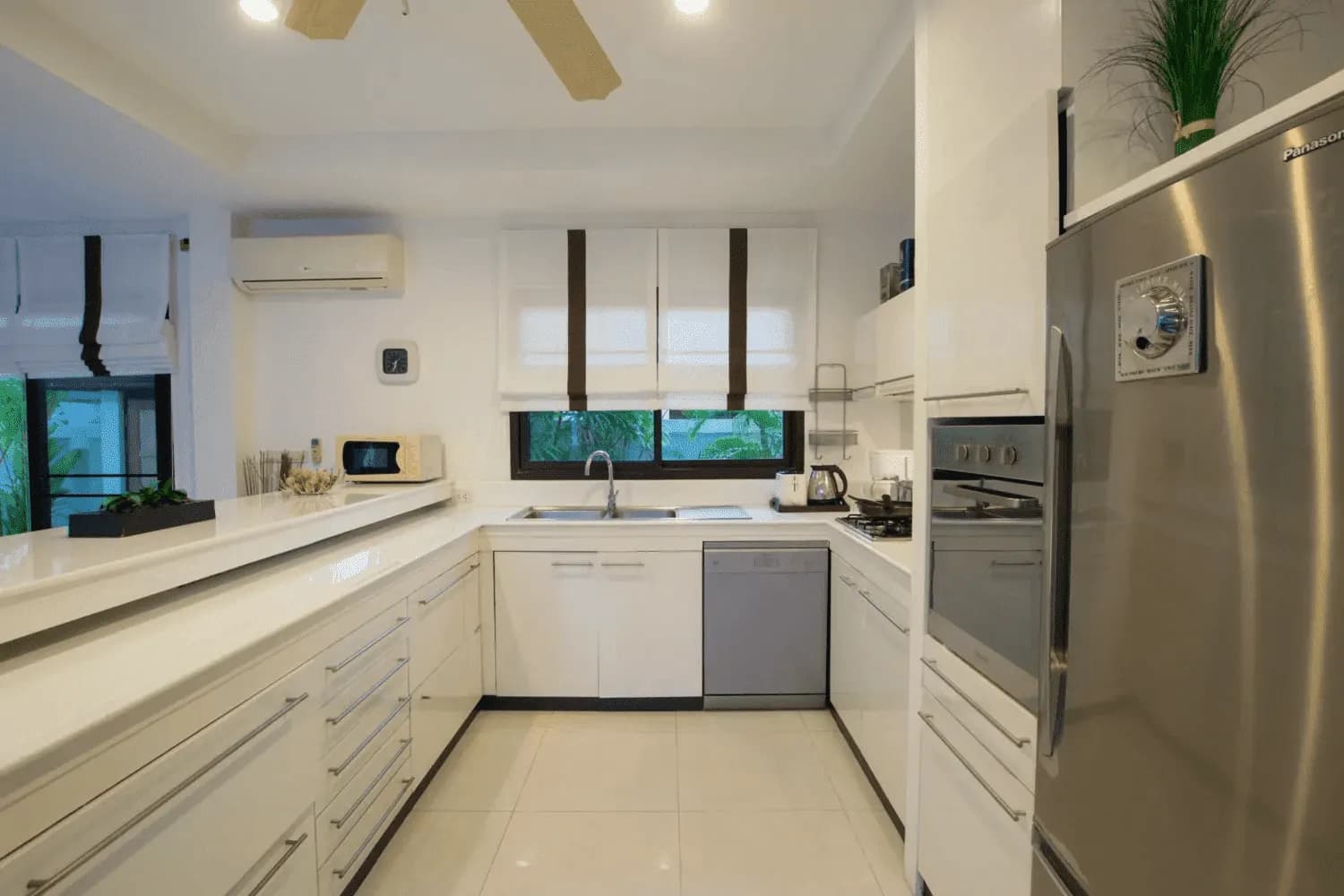 Villa avec piscine privée 3 chambres à vendre à Rawai, Phuket, terrain de 600 m² — Miniature 5