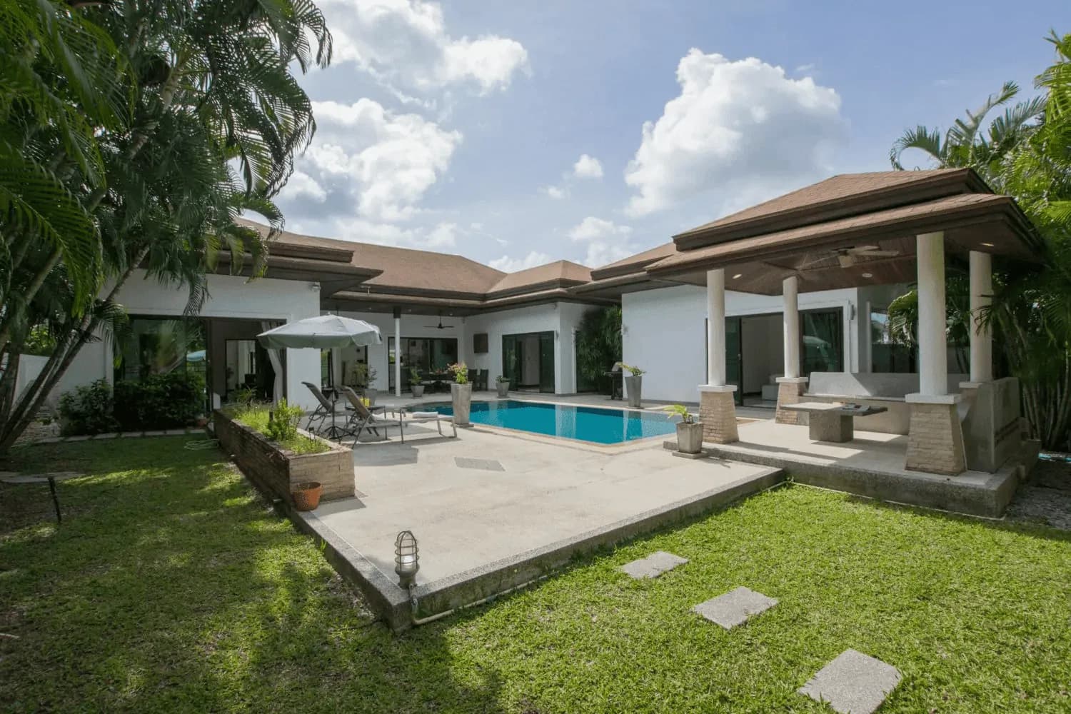 Villa avec piscine privée 3 chambres à vendre à Rawai, Phuket, terrain de 600 m² — Miniature 12