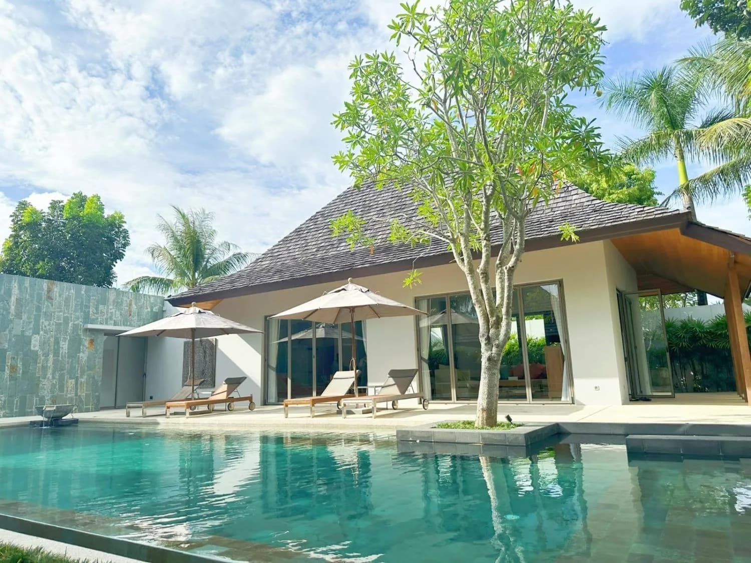 Anchan Grand Residence, villa 4 chambres de 1 105 m² avec piscine à vendre à Choeng Thale, Phuket — Miniature 6