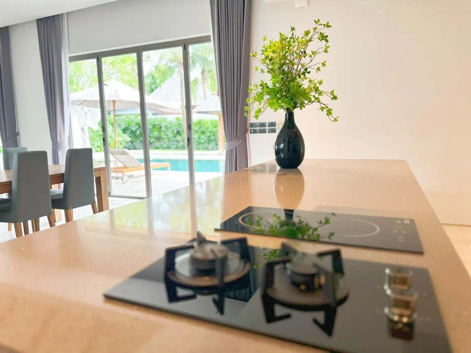 Anchan Grand Residence, villa 4 chambres de 1 105 m² avec piscine à vendre à Choeng Thale, Phuket — Miniature 12