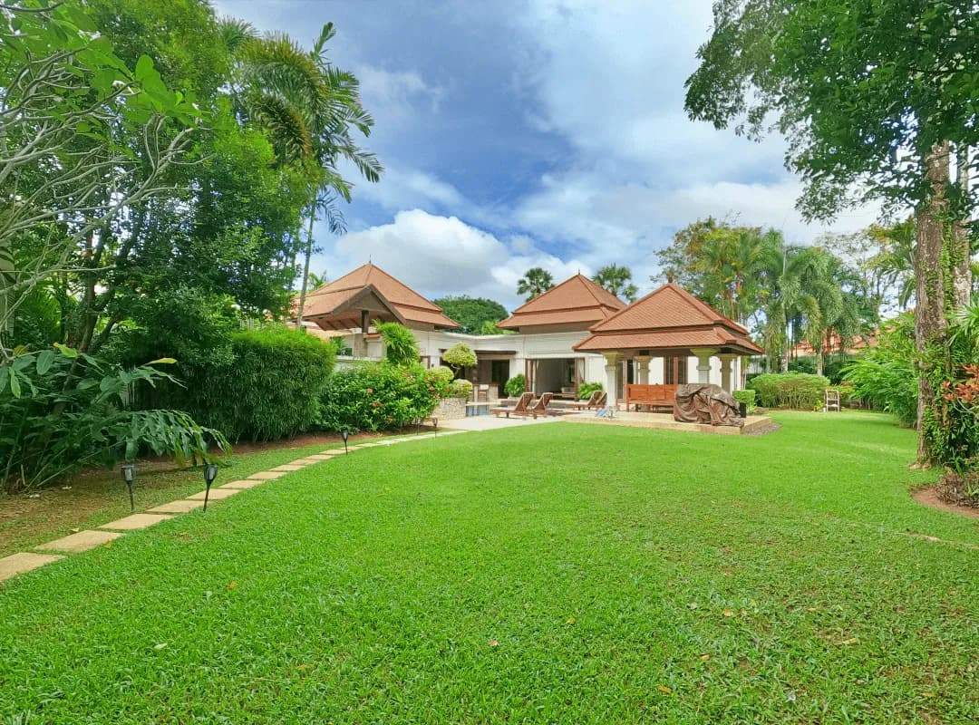 Villa exclusive 4 chambres avec bureaux de 1 300 m² avec piscine privée à vendre à Bang Tao, Phuket — Miniature 9