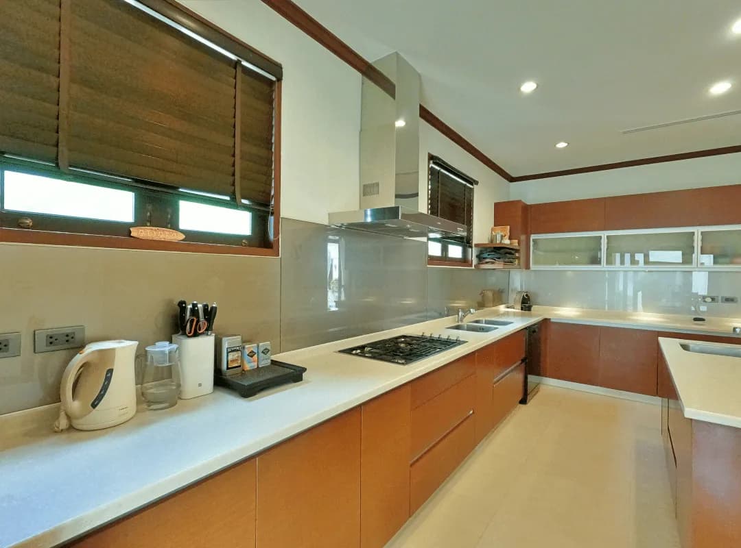Villa exclusive 4 chambres avec bureaux de 1 300 m² avec piscine privée à vendre à Bang Tao, Phuket — Miniature 15
