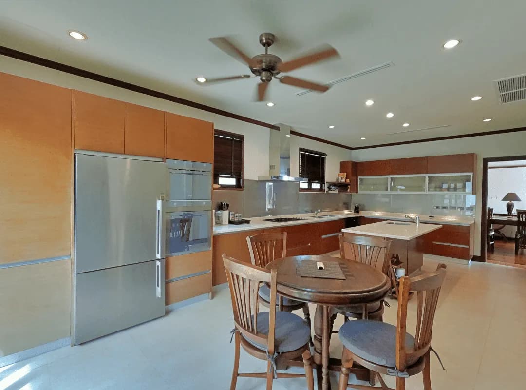Villa exclusive 4 chambres avec bureaux de 1 300 m² avec piscine privée à vendre à Bang Tao, Phuket — Miniature 16