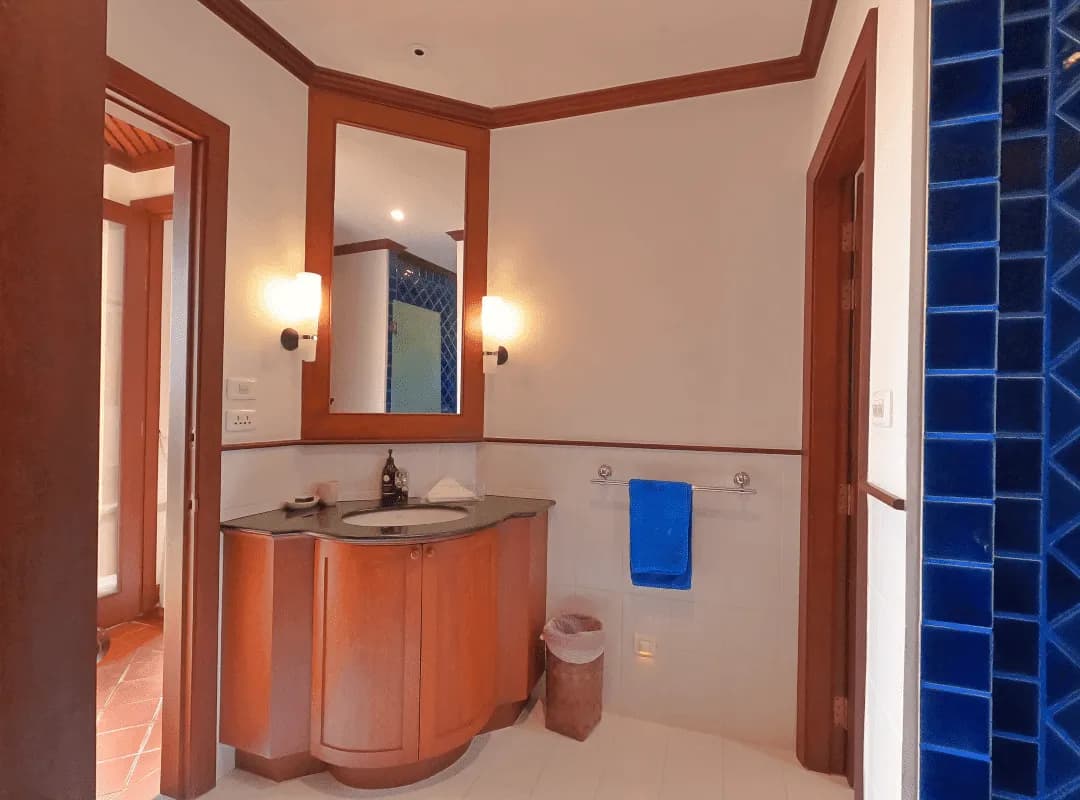 Villa exclusive 4 chambres avec bureaux de 1 300 m² avec piscine privée à vendre à Bang Tao, Phuket — Miniature 23