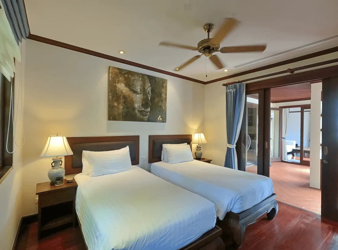 Villa exclusive 4 chambres avec bureaux de 1 300 m² avec piscine privée à vendre à Bang Tao, Phuket — Miniature 24