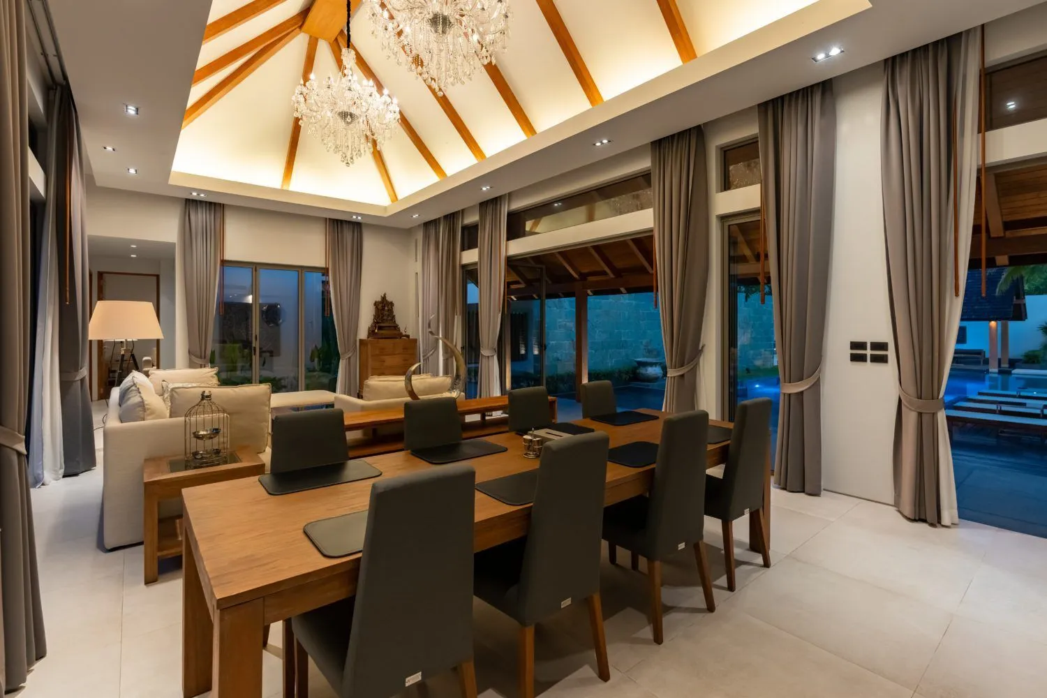 Villa 4 chambres de 1 537 m² avec piscine privée à vendre à Choeng Thale, Phuket — Miniature 9