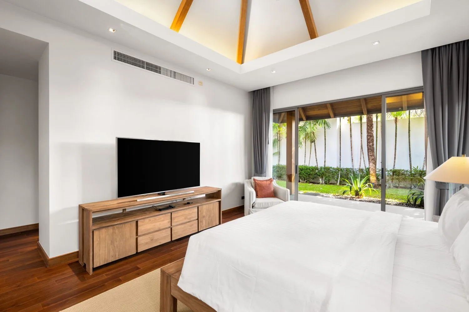 Villa 4 chambres de 1 537 m² avec piscine privée à vendre à Choeng Thale, Phuket — Miniature 10