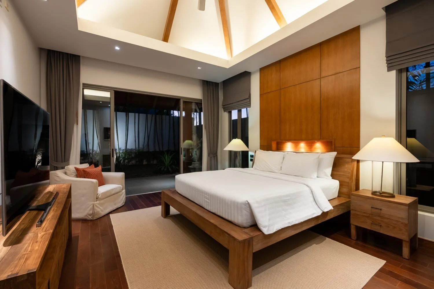 Villa 4 chambres de 1 537 m² avec piscine privée à vendre à Choeng Thale, Phuket — Miniature 15