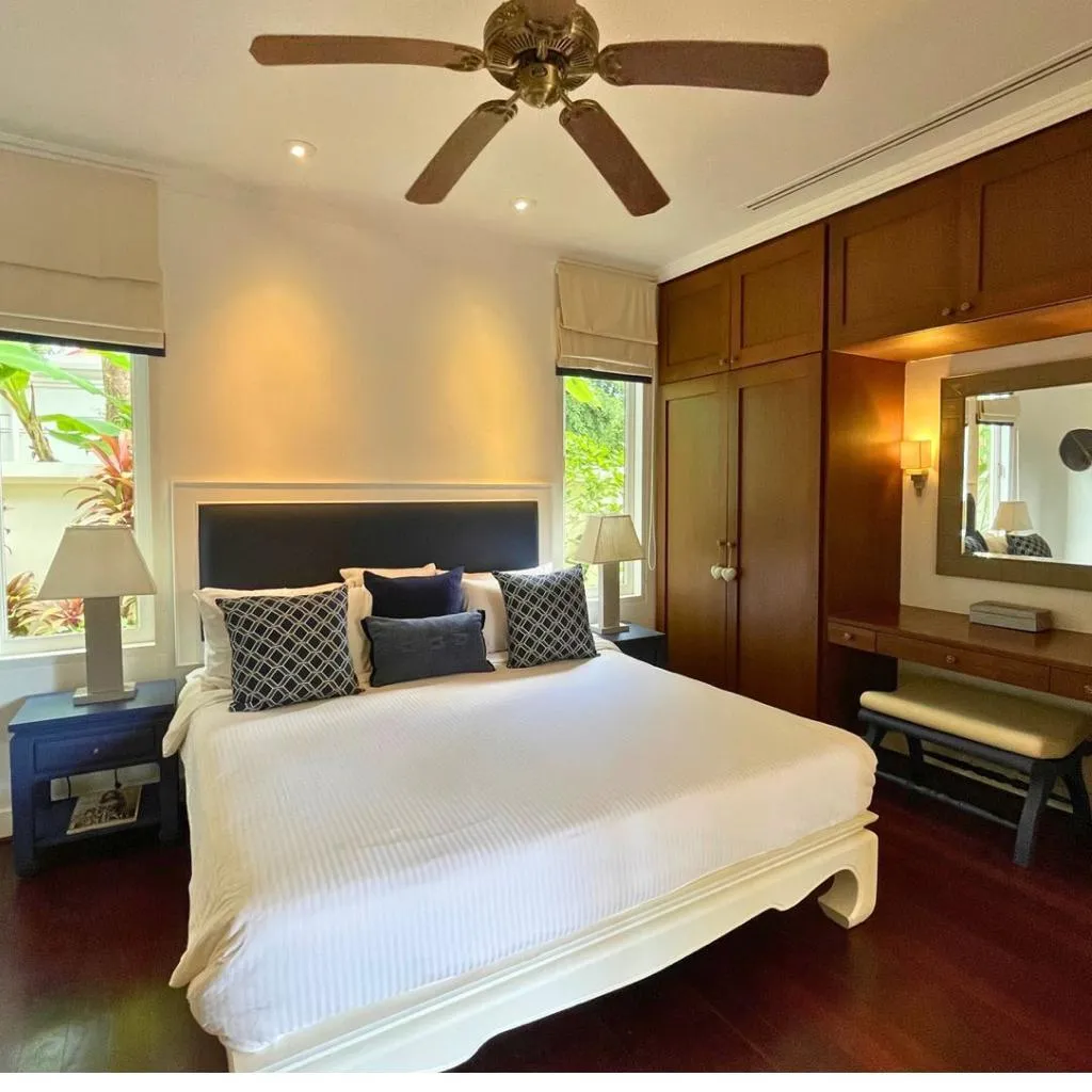 Villa de style balinais 4 chambres avec piscine privée à vendre à Choeng Thale, Phuket — Miniature 3