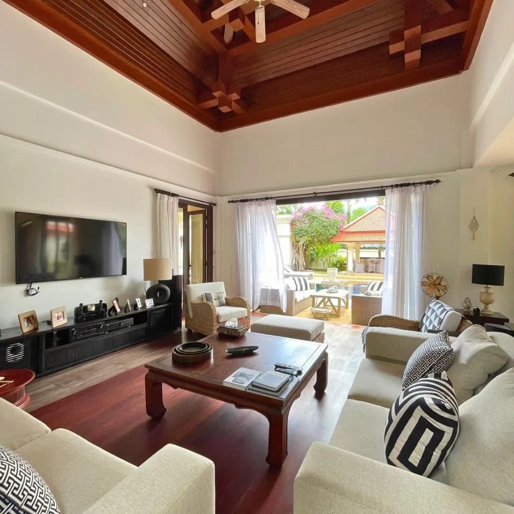 Villa de style balinais 4 chambres avec piscine privée à vendre à Choeng Thale, Phuket — Miniature 4
