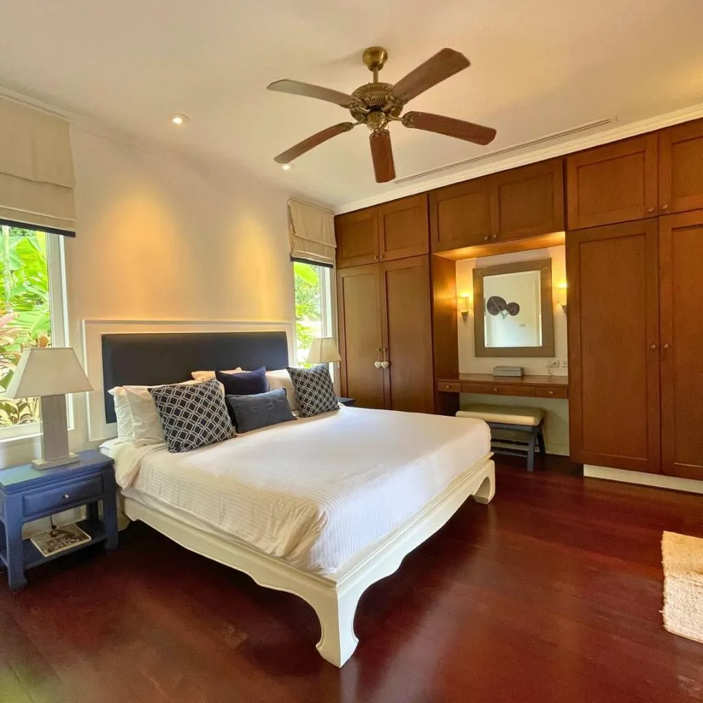 Villa de style balinais 4 chambres avec piscine privée à vendre à Choeng Thale, Phuket — Miniature 8