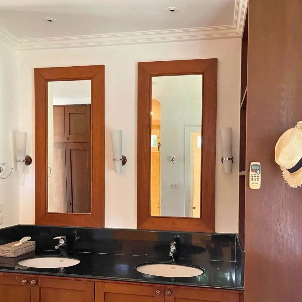 Villa de style balinais 4 chambres avec piscine privée à vendre à Choeng Thale, Phuket — Miniature 10