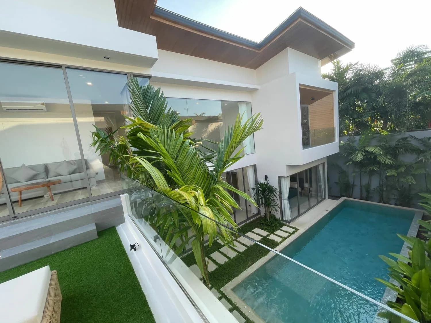 Villa 3 chambres, 3,5 salles de bain avec piscine privée à vendre à Choeng Thale, Phuket — Miniature 4