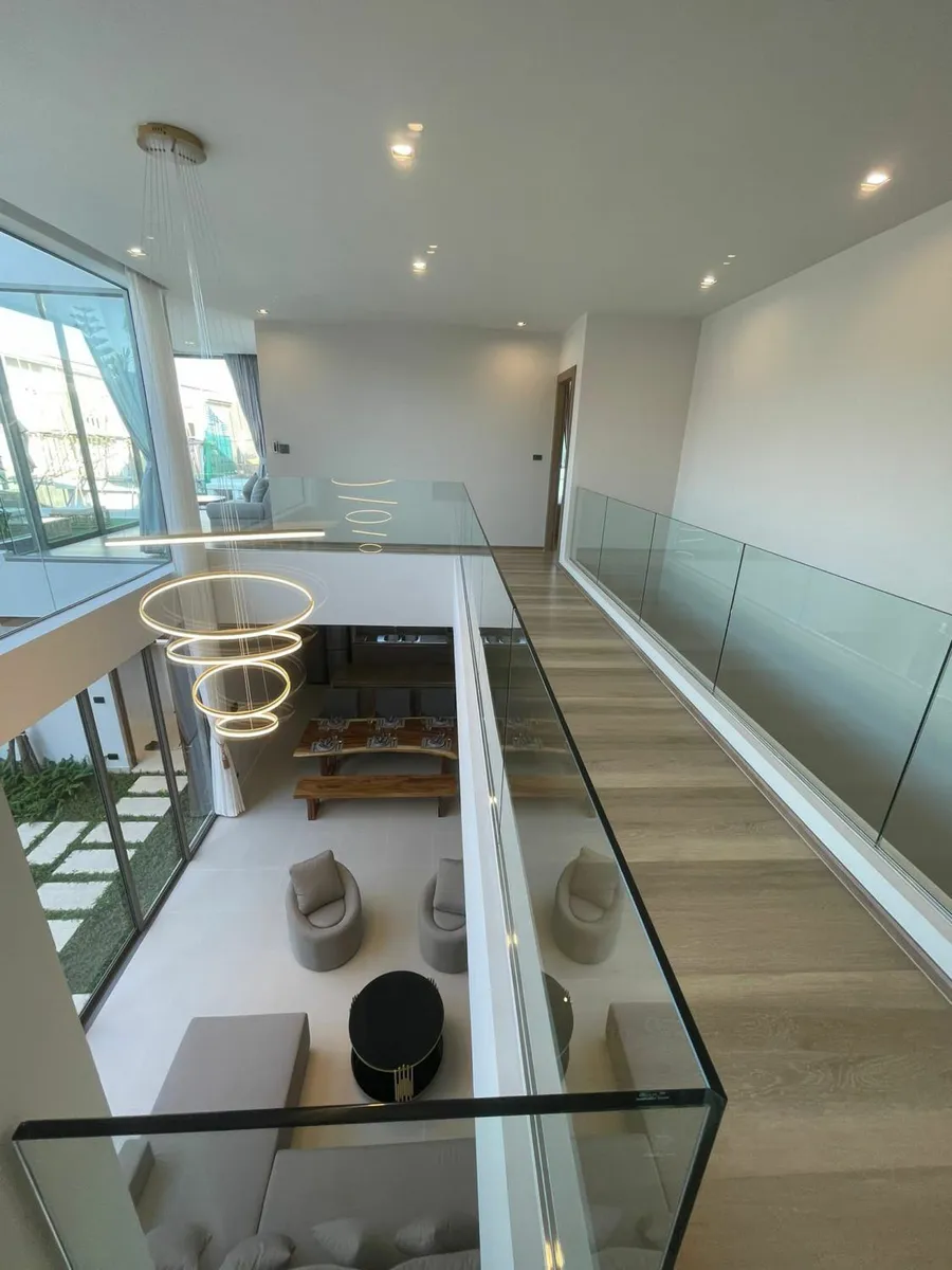 Villa 3 chambres, 3,5 salles de bain avec piscine privée à vendre à Choeng Thale, Phuket — Miniature 7
