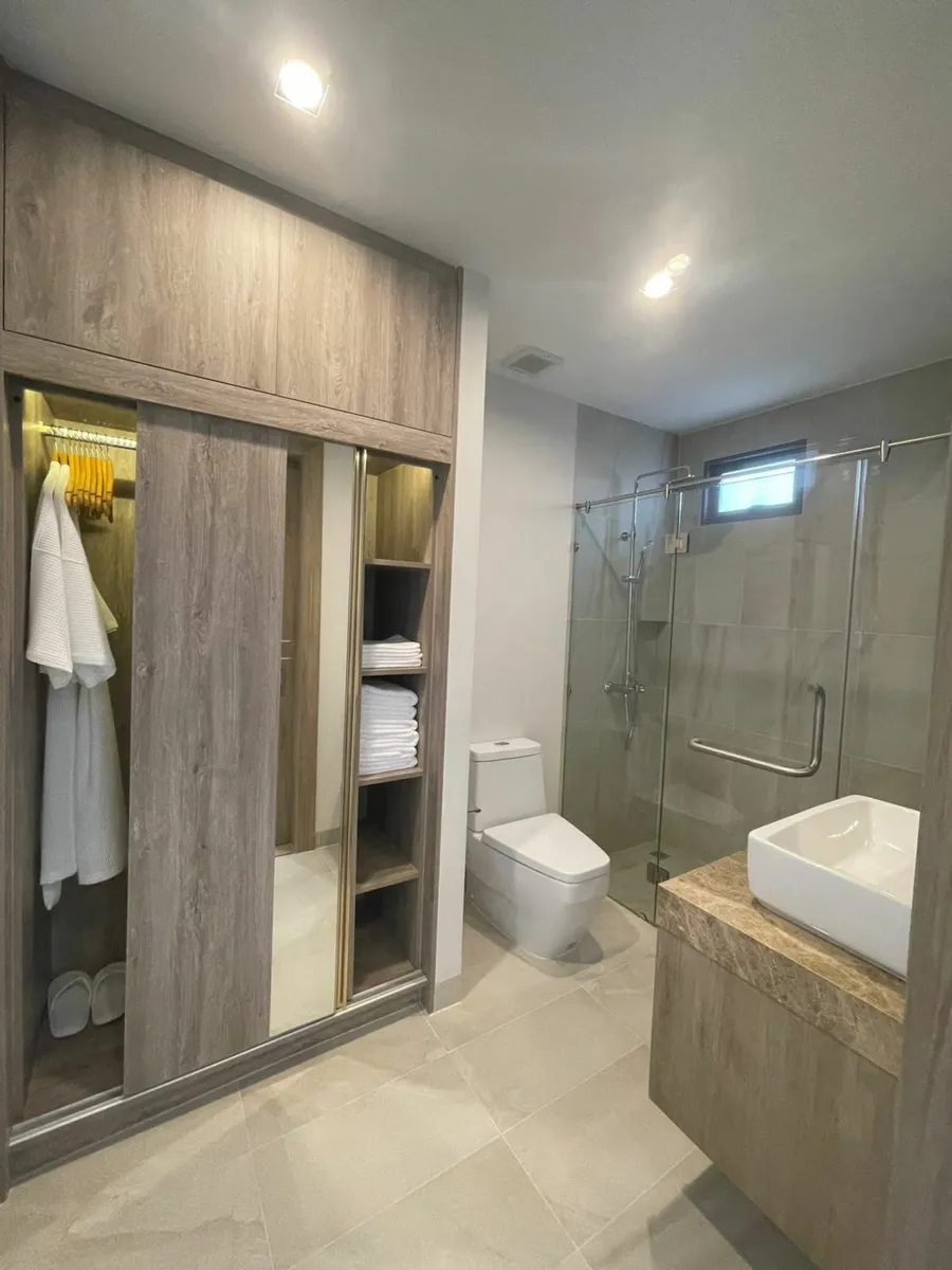 Villa 3 chambres, 3,5 salles de bain avec piscine privée à vendre à Choeng Thale, Phuket — Miniature 8