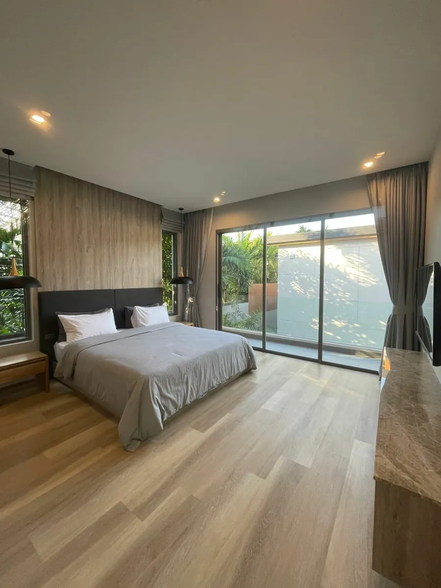 Villa 3 chambres, 3,5 salles de bain avec piscine privée à vendre à Choeng Thale, Phuket — Miniature 9