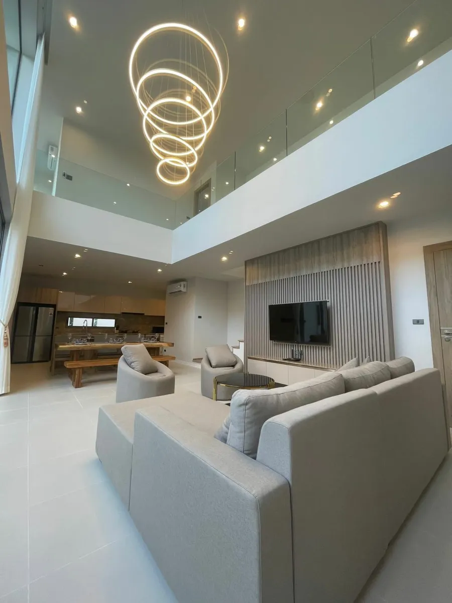Villa 3 chambres, 3,5 salles de bain avec piscine privée à vendre à Choeng Thale, Phuket — Miniature 13