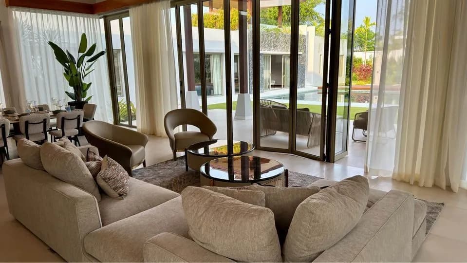 Spacieuse villa Botanica de 1 400 m², 5 chambres avec piscine privée à louer à Choeng Thale, Thalang