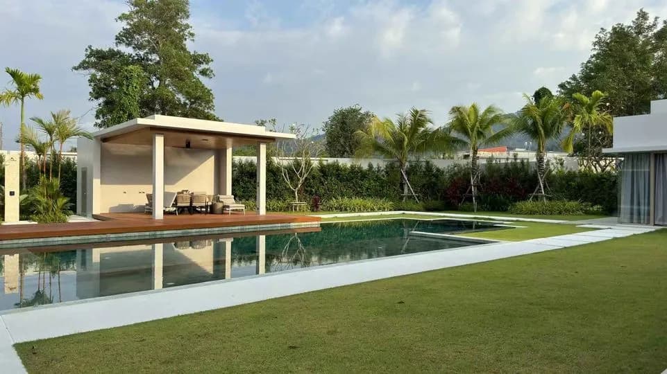 Spacieuse villa Botanica de 1 400 m², 5 chambres avec piscine privée à louer à Choeng Thale, Thalang — Miniature 9