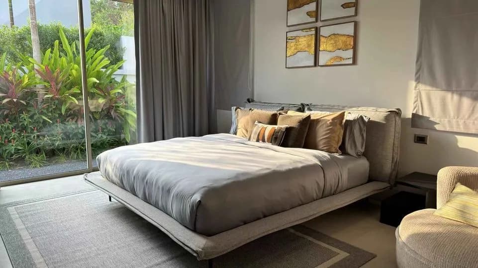 Spacieuse villa Botanica de 1 400 m², 5 chambres avec piscine privée à louer à Choeng Thale, Thalang — Miniature 11