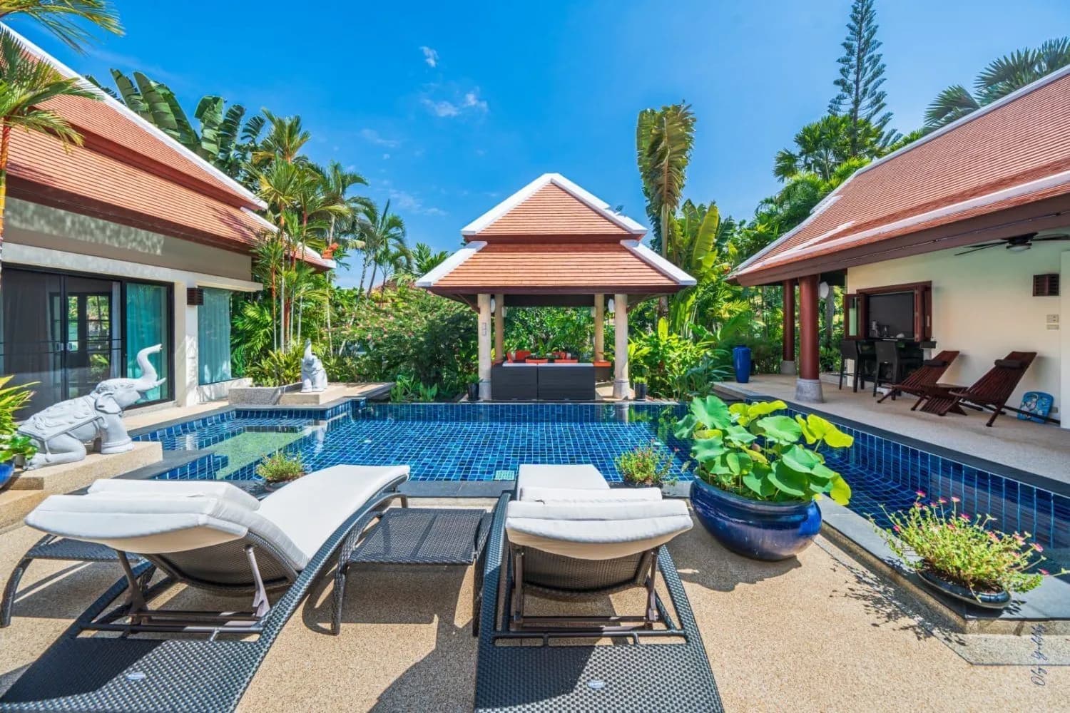 Baan Bua, villa de luxe 4 chambres avec piscine privée à vendre à Nai Harn-Rawai, Phuket — Miniature 7