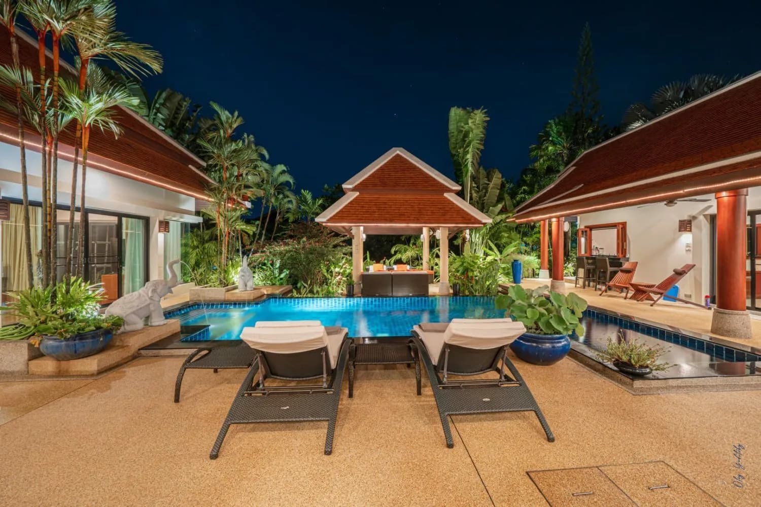 Baan Bua, villa de luxe 4 chambres avec piscine privée à vendre à Nai Harn-Rawai, Phuket — Miniature 9