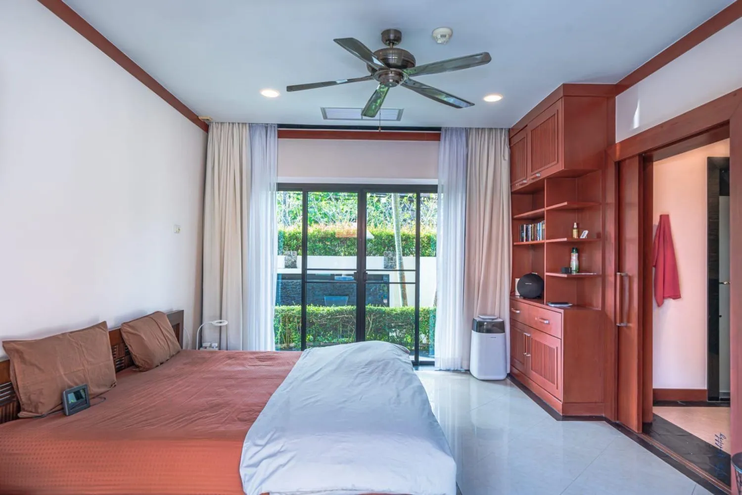 Baan Bua, villa de luxe 4 chambres avec piscine privée à vendre à Nai Harn-Rawai, Phuket — Miniature 15