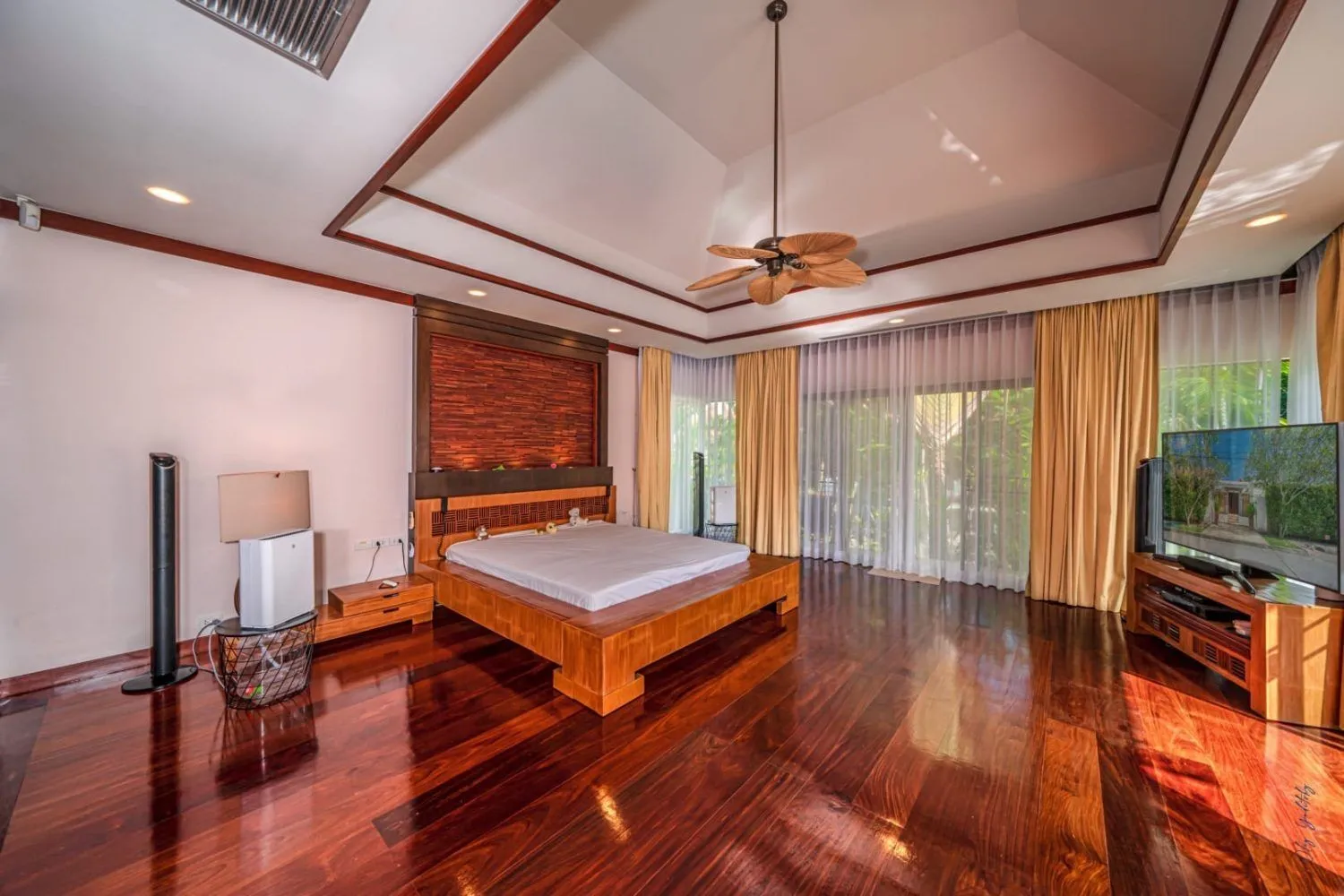 Baan Bua, villa de luxe 4 chambres avec piscine privée à vendre à Nai Harn-Rawai, Phuket — Miniature 17