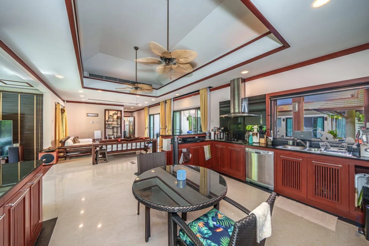 Baan Bua, villa de luxe 4 chambres avec piscine privée à vendre à Nai Harn-Rawai, Phuket — Miniature 26