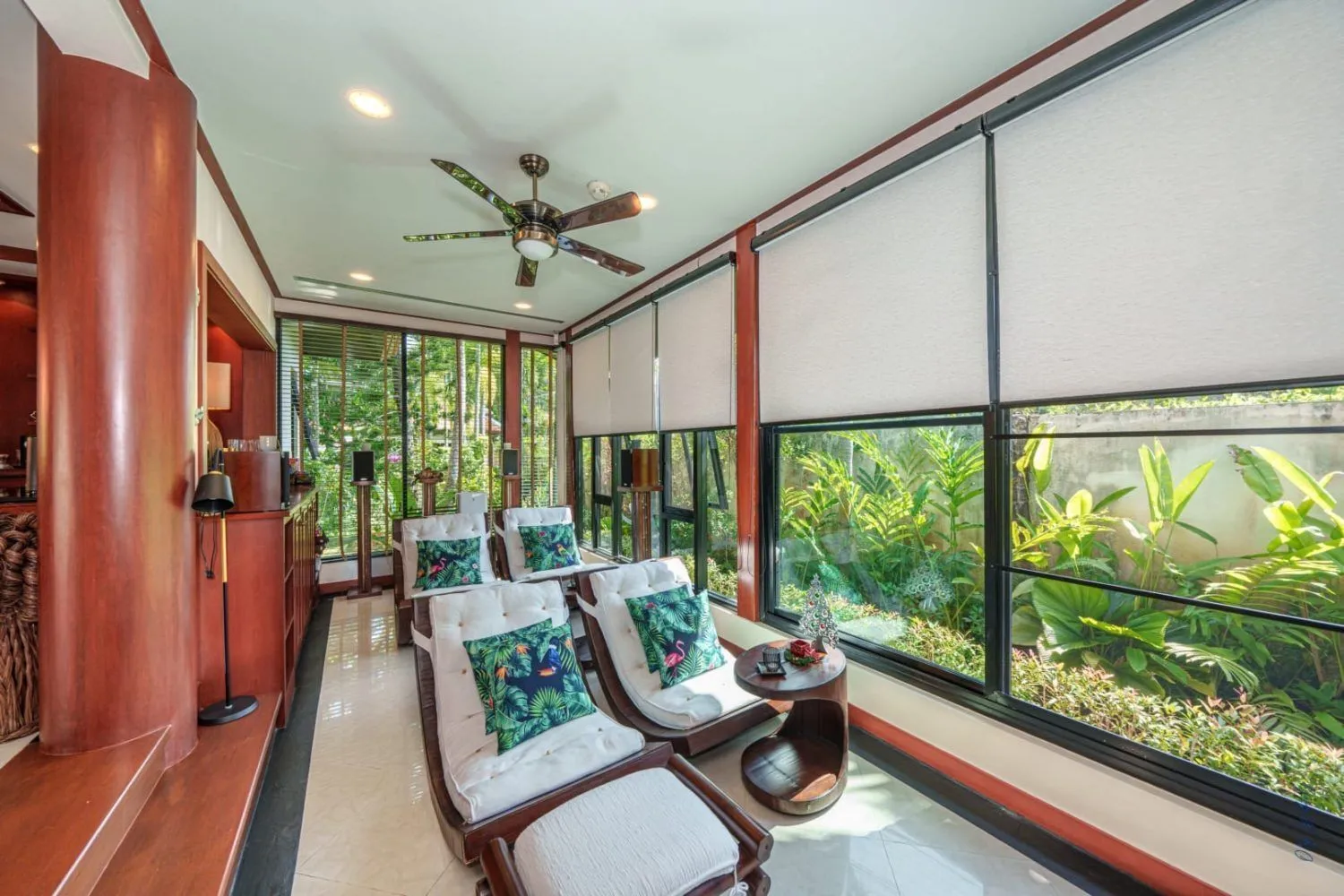 Baan Bua, villa de luxe 4 chambres avec piscine privée à vendre à Nai Harn-Rawai, Phuket — Miniature 29