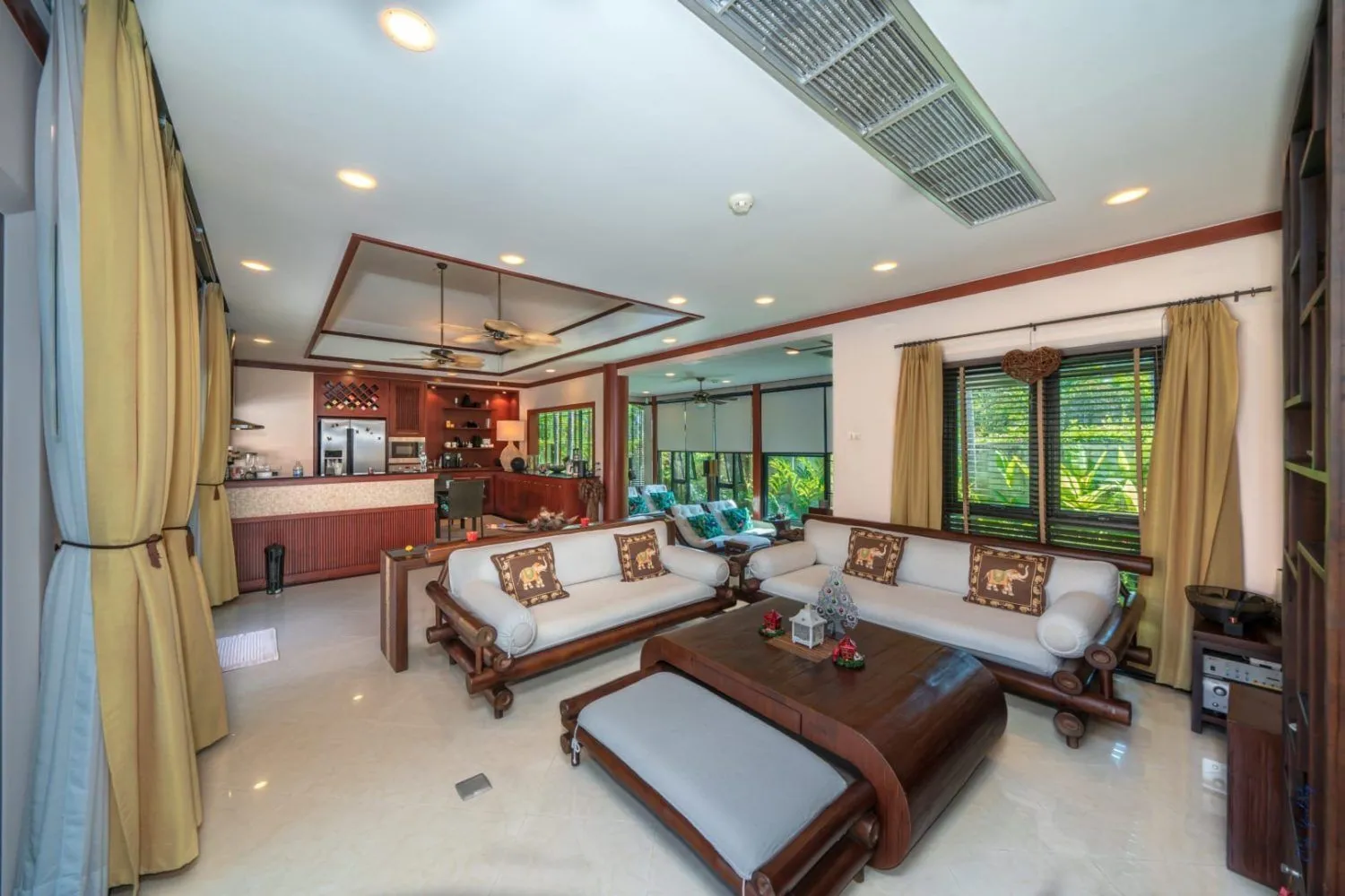 Baan Bua, villa de luxe 4 chambres avec piscine privée à vendre à Nai Harn-Rawai, Phuket — Miniature 30