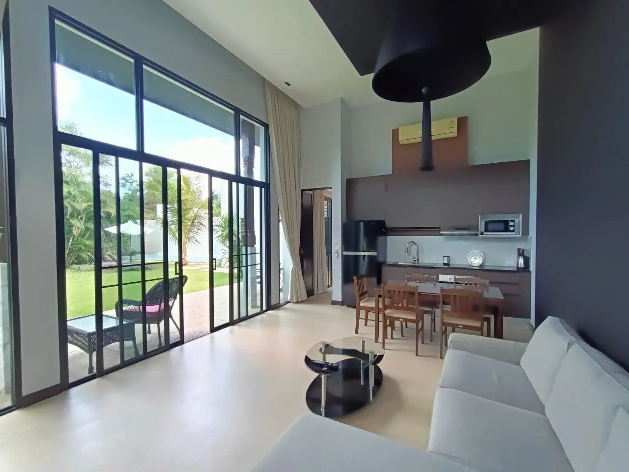 Boutique Pool Villa 3 chambres de 360,80 m² avec piscine privée à vendre à Choeng Thale, Phuket — Photo 1