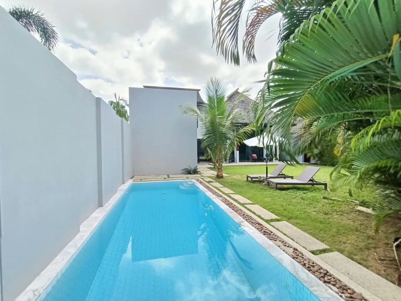Boutique Pool Villa 3 chambres de 360,80 m² avec piscine privée à vendre à Choeng Thale, Phuket — Miniature 11